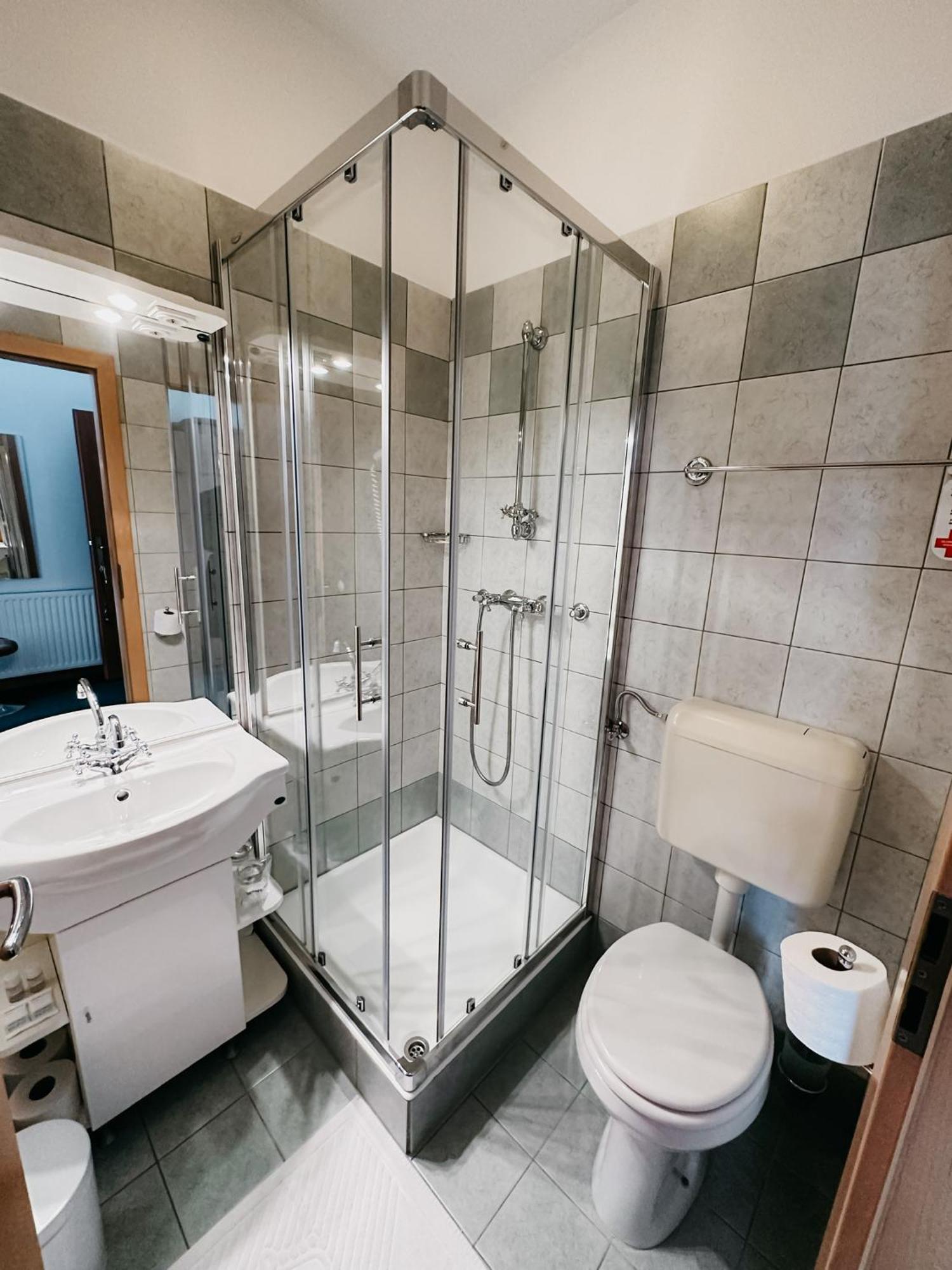 Hotel Oskar Zaplata Preddvor Kültér fotó