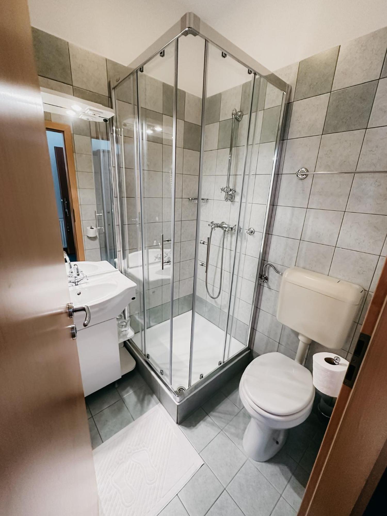 Hotel Oskar Zaplata Preddvor Kültér fotó