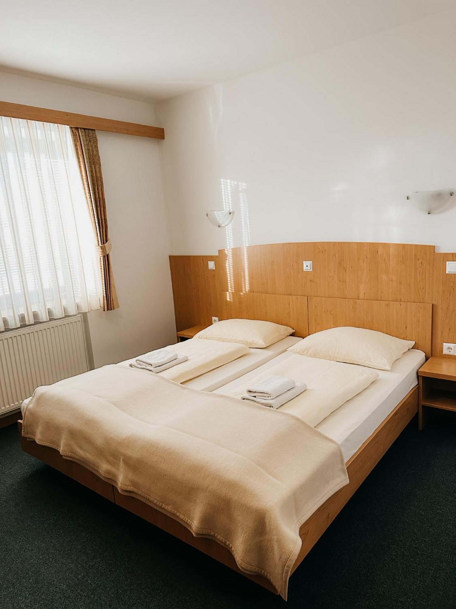 Hotel Oskar Zaplata Preddvor Kültér fotó
