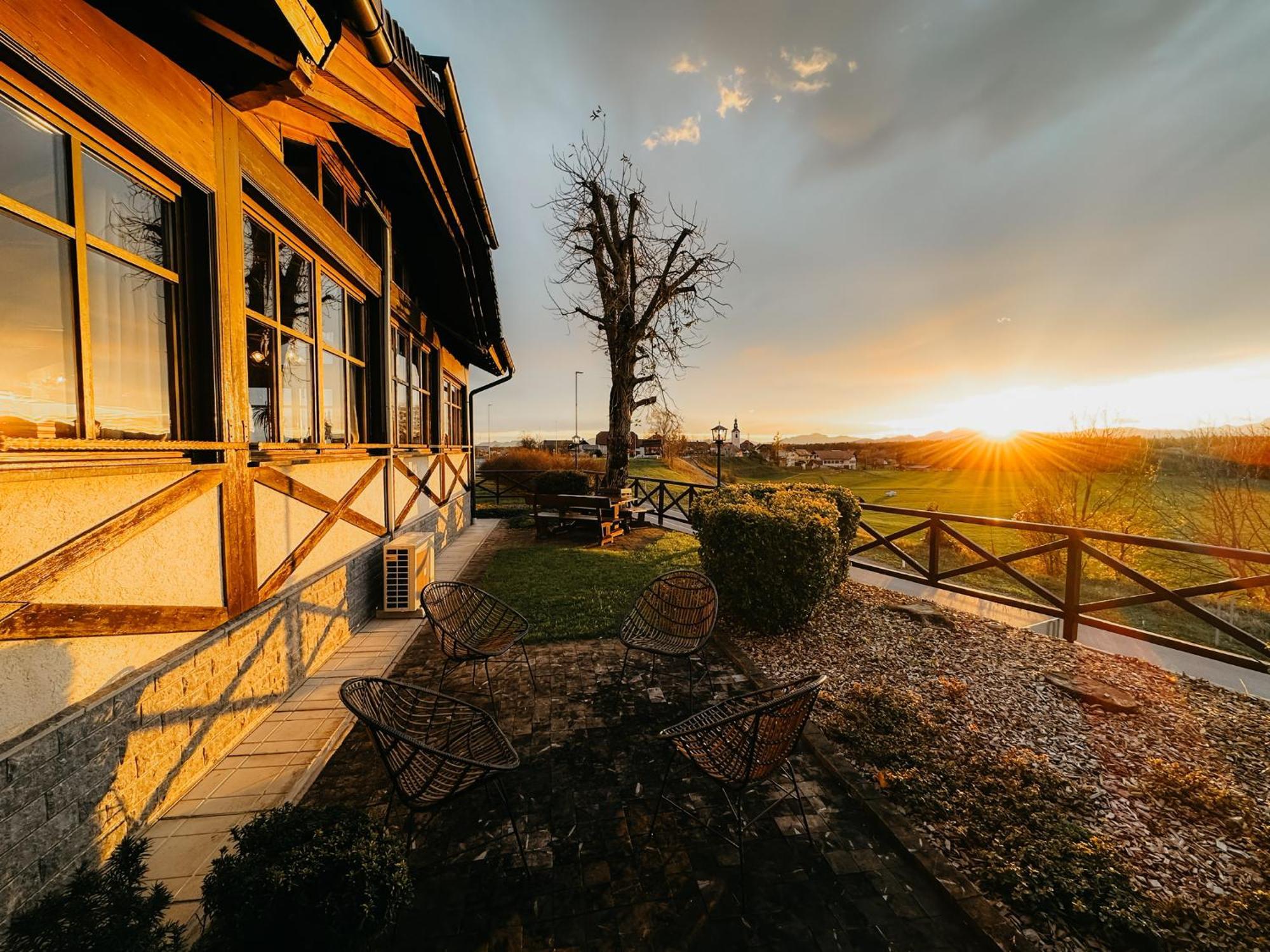 Hotel Oskar Zaplata Preddvor Kültér fotó