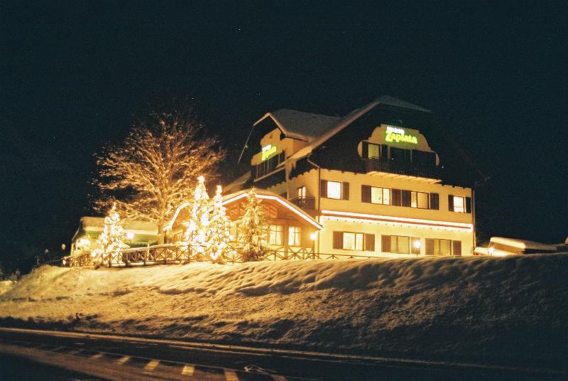 Hotel Oskar Zaplata Preddvor Kültér fotó